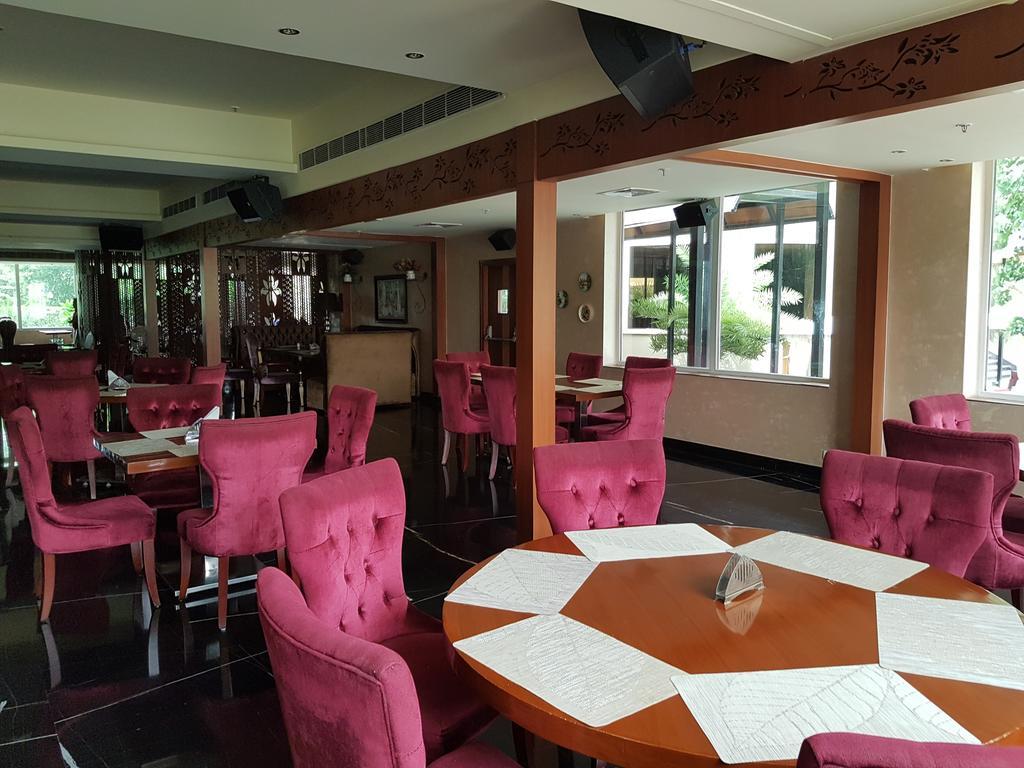 Atrio by Devam Otel Gurgaon Dış mekan fotoğraf