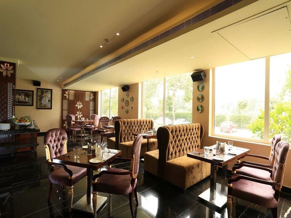 Atrio by Devam Otel Gurgaon Dış mekan fotoğraf