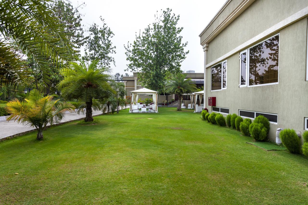 Atrio by Devam Otel Gurgaon Dış mekan fotoğraf