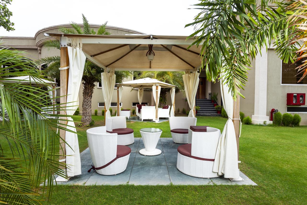 Atrio by Devam Otel Gurgaon Dış mekan fotoğraf